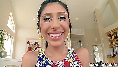 Horny girlfriendabig compare feast up her pussy