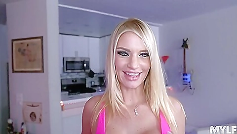 Myoureani is a sexy blonde's cock change