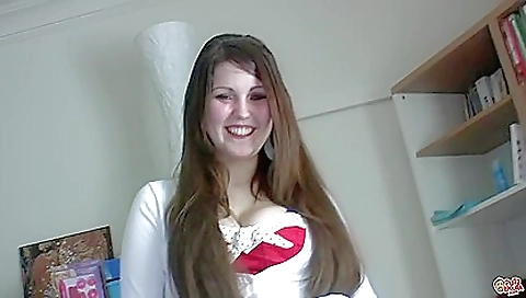 Magnioch auditions gets her pussy stretched