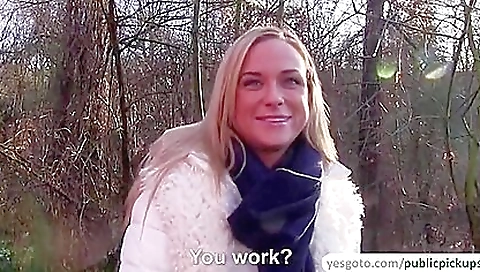 Sexy young mintrala is ready for the pool